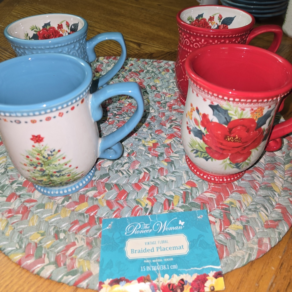 The Pioneer Woman Festive Floral Mug Set - Red and Blue